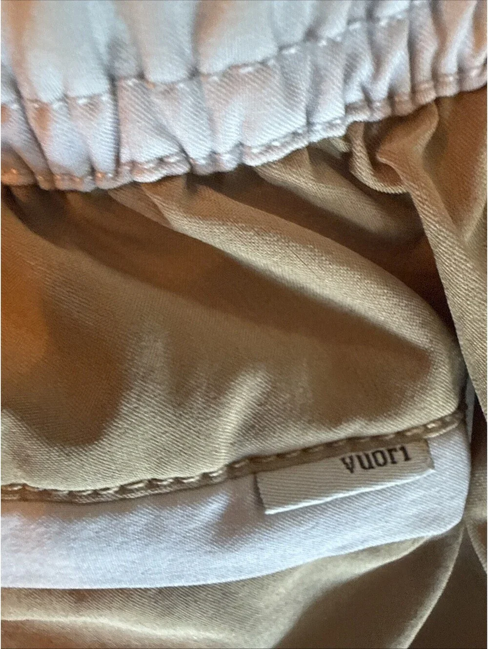 Vuori Shorts Mens Small Beige Tan Drawstring Athletic Swim Boardshort Quick Dry